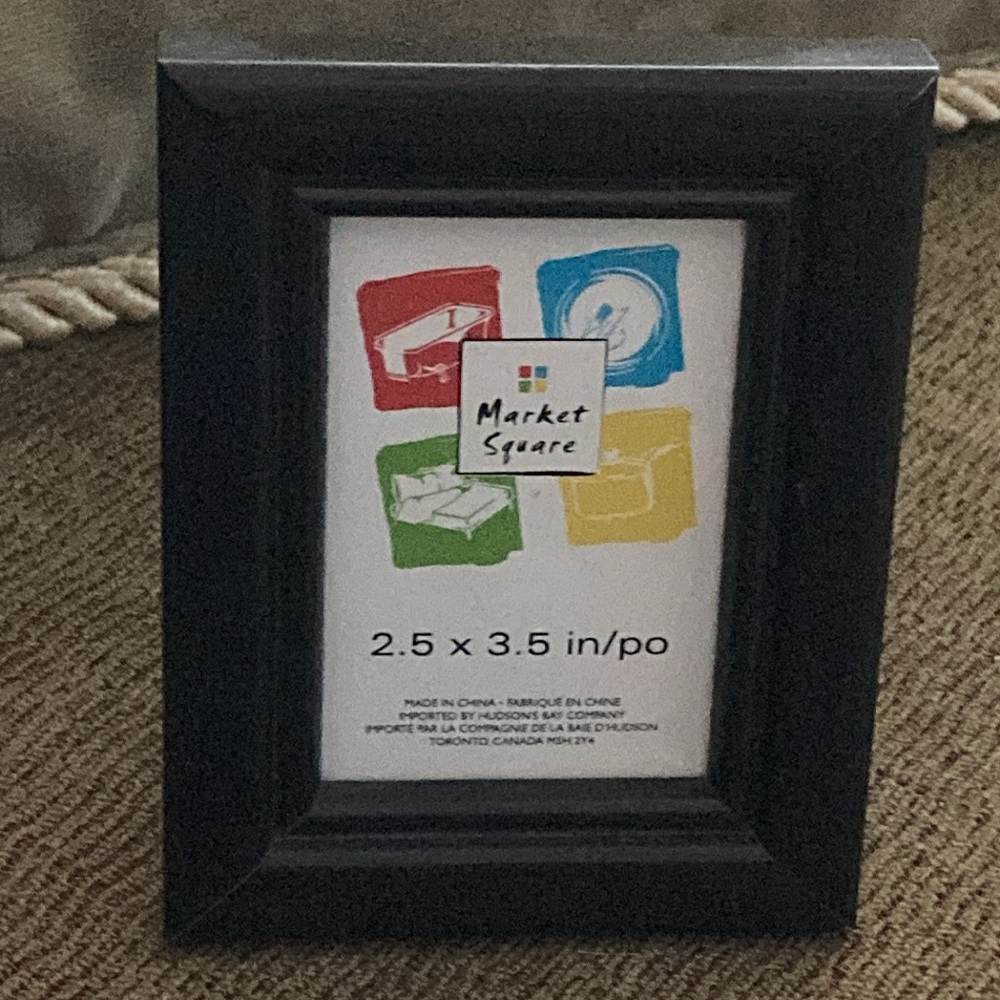 NWOT - Small Black Decorative Picture Frame